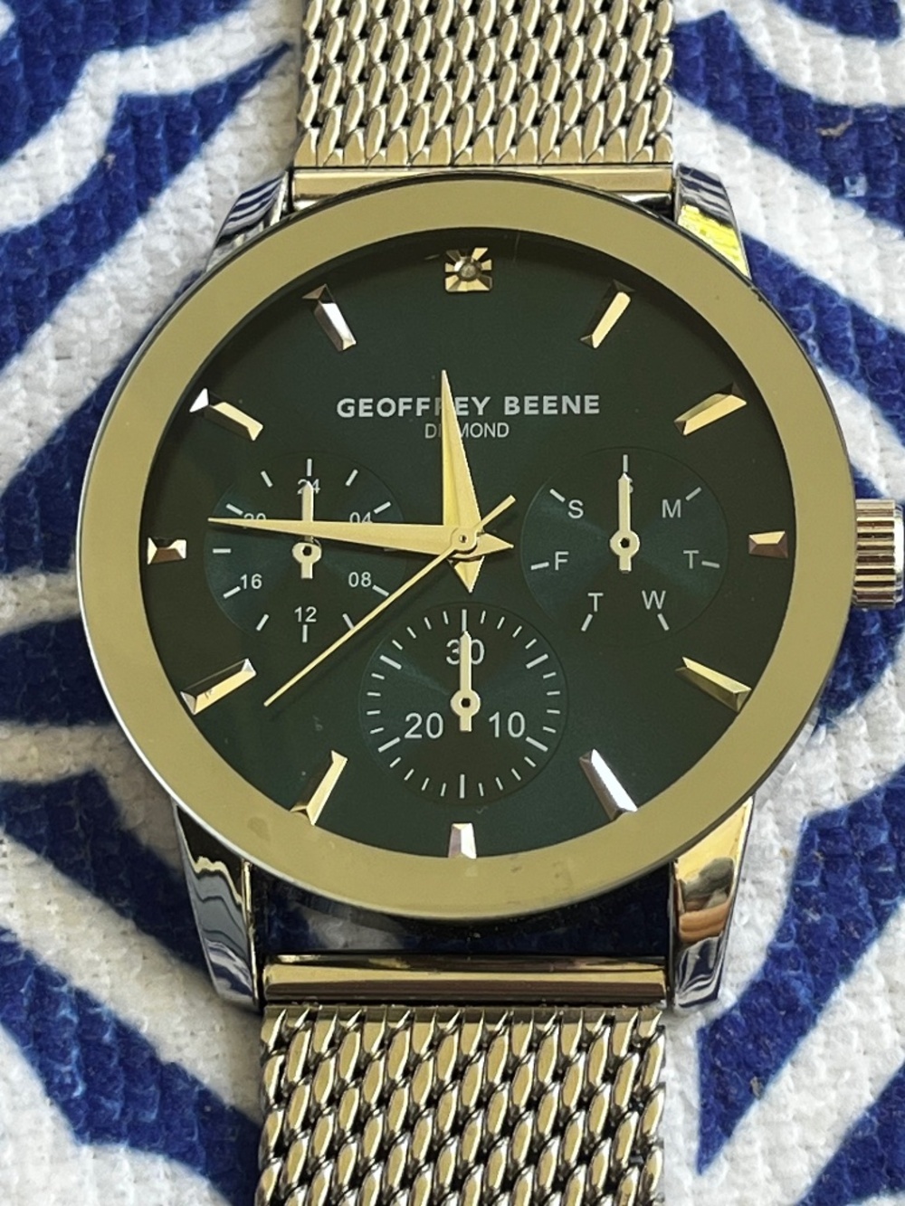 Geoffrey Beene Mens Watch 42mm Silver Tone Mesh band & green face New Battery